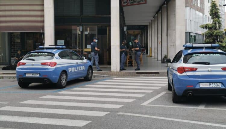 Pordenone, questore dispone chiusura per 75 giorni “bar commercio”, diffida altri tre bar della città ed emette quattro “daspo urbani” con divieto frequentare pubblici esercizi del centro cittadino