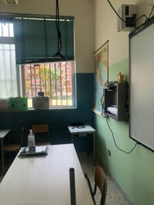 Napoli, un' ennesima ferita alla scuola: questa volta a farne le spese sono i bambini e le bambine della comunità educante dell'IC Mastriani di via Poggioreale.
