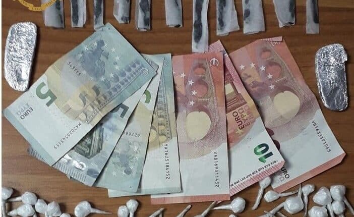 Taranto, spaccio in via Plinio: due arresti della Polizia di Stato