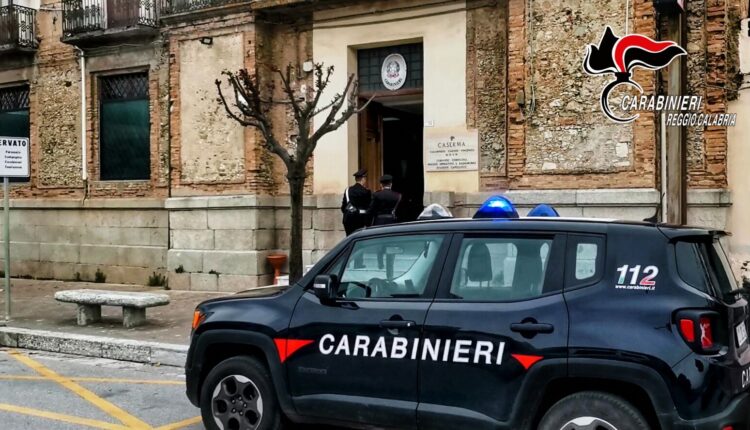 Reggio Calabria: truffa, falso e abuso d’ufficio in danno allo Stato in un liceo a Cinquefrondi. Indagate 5 persone