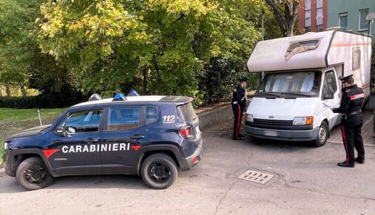 Bologna, 13 gr di cristalli di meth in un camper: arrestata coppia di fidanzati