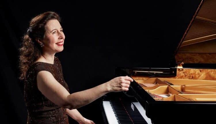 Pesaro, Angela Hewitt al pianoforte apre la 62a stagione concertistica