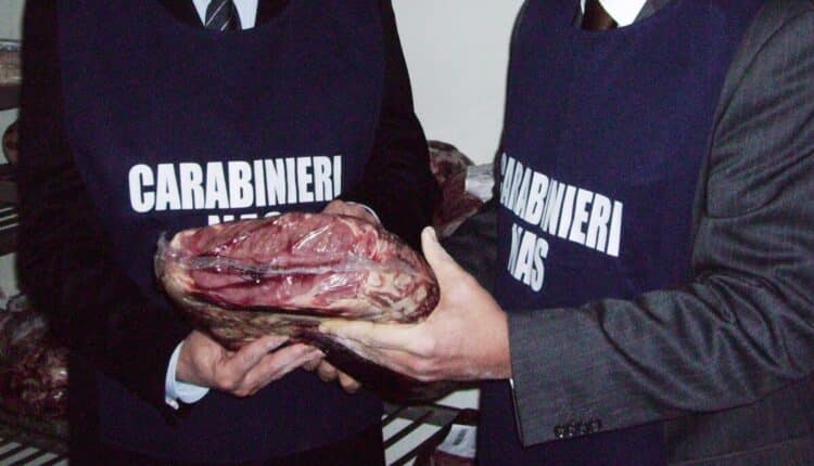 Cagliari, merce scaduta e assenza di Green Pass: sequestro e chiusura per una pizzeria