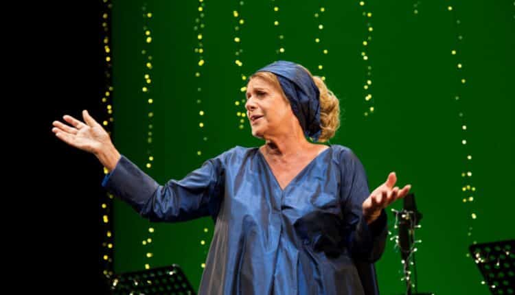 Milano, Teatro Carcano: Lella Costa dà voce alle donne di Dante Alighieri