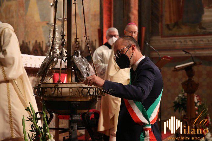 L'olio Santo donato dalla Sardegna alimenta la fiamma che arderà sulla tomba del Santo patrono d'Italia
