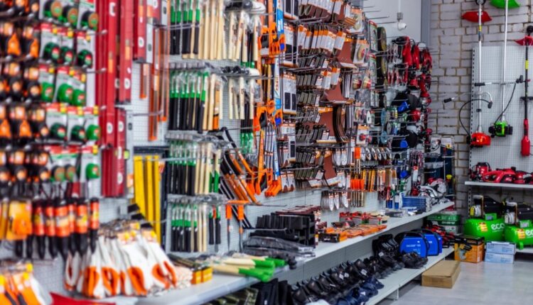 Roma, arrestati due ladri in una ferramenta a Tivoli