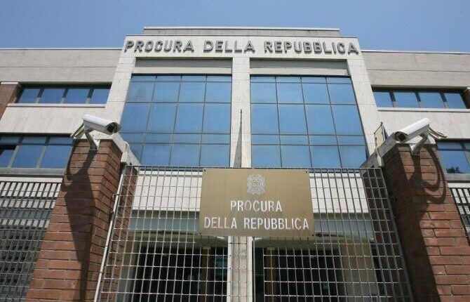 Questura di Latina: derubava i fedeli durante la messa. Denunciata ladra seriale.