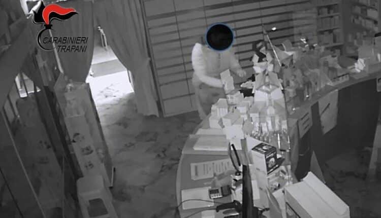 Trapani, nella notte furto in una farmacia