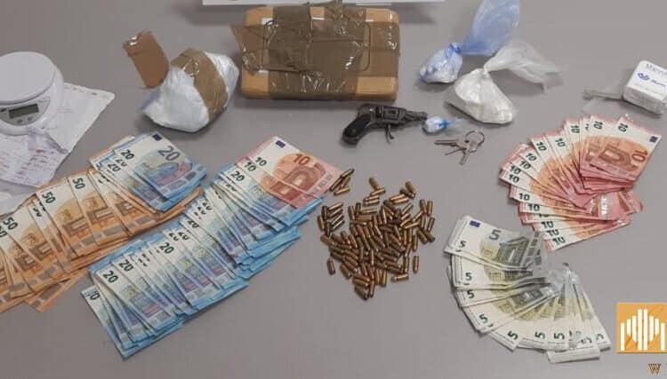 Roma, arrestati dalla Polizia di Stato un giovane spacciatore e un anziano proprietario di una cantina