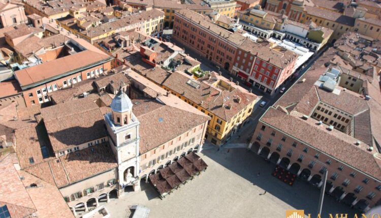 Modena, le caricature di Umberto Tirelli per un "Teatro della Vita"