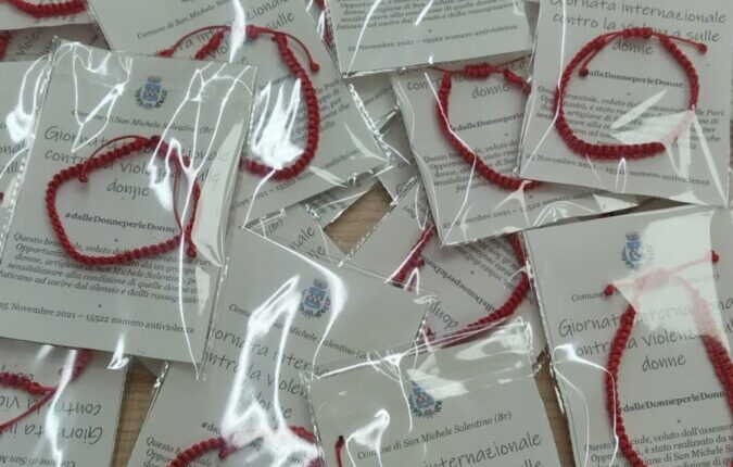 San Michele Salentino, “un fischio contro la violenza”. L’arbitro internazionale brindisino in campo con il braccialetto rosso