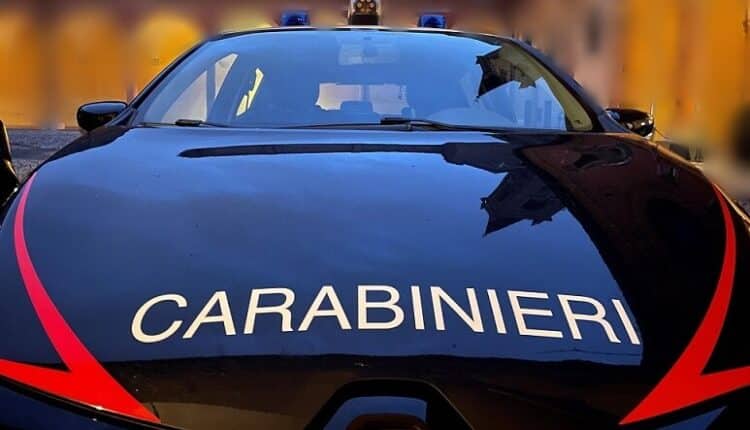 Imola, minaccia i passanti in strada con una pistola: arrestato 34enne