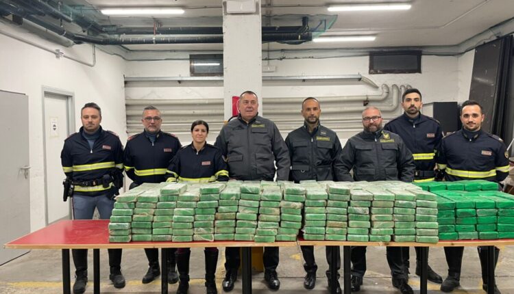Arezzo, sequestrati 476 Kg di cocaina