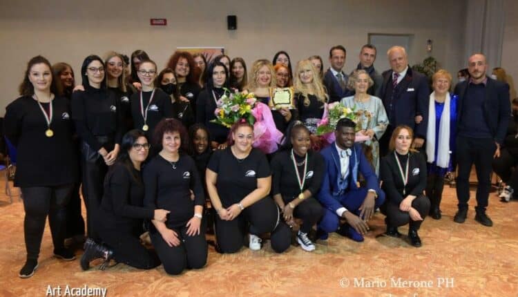Milano, cerimonia di consegna degli attestati Art Academy. Un riconoscimento speciale da La Milano