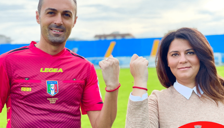 San Michele Salentino, “un fischio contro la violenza”. L’arbitro internazionale brindisino in campo con il braccialetto rosso