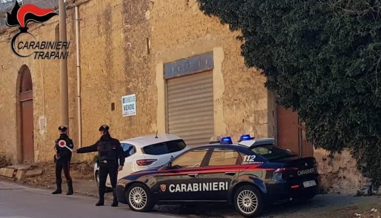 Alcamo, gira per strada ubriaco e aggredisce Carabinieri e sanitari del Pronto Soccorso