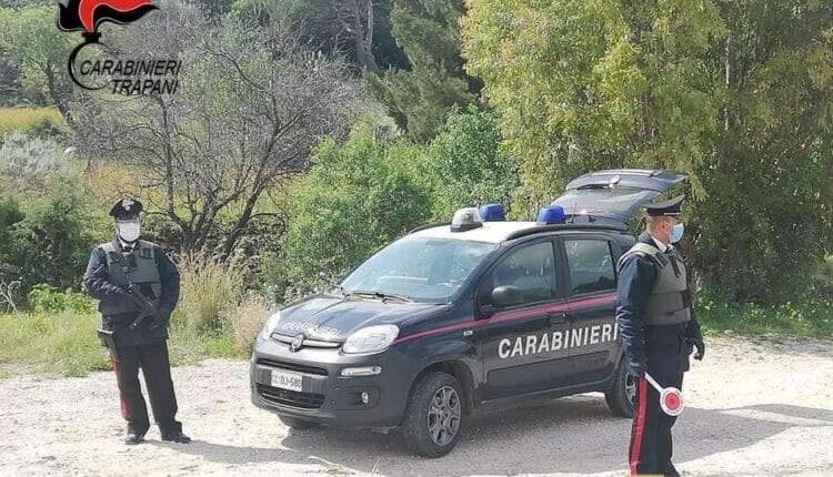 Cuatonaci (Trapani), litigano ubriachi in un bar danneggiandolo. Denunciati dai Carabinieri