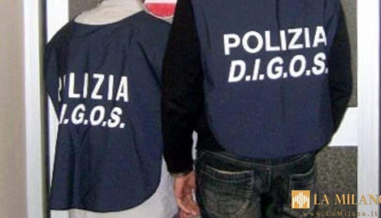 Mantova, viene trovato con un revolver clandestino, pugnali e spade. Arrestato 31enne