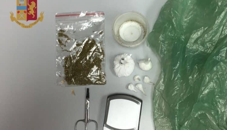 Taranto, spacciava nella portineria di una clinica: denunciato