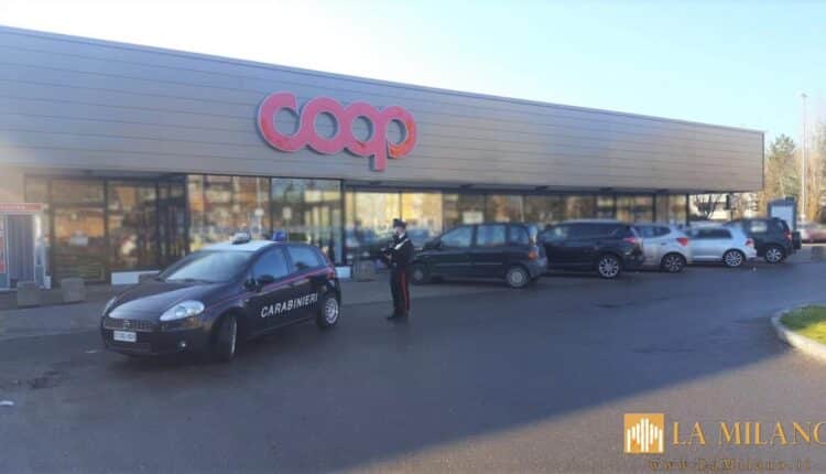 Bologna, rubava liquori al supermercato per rivederli nelle piazza della movida: arrestato dai Carabinieri