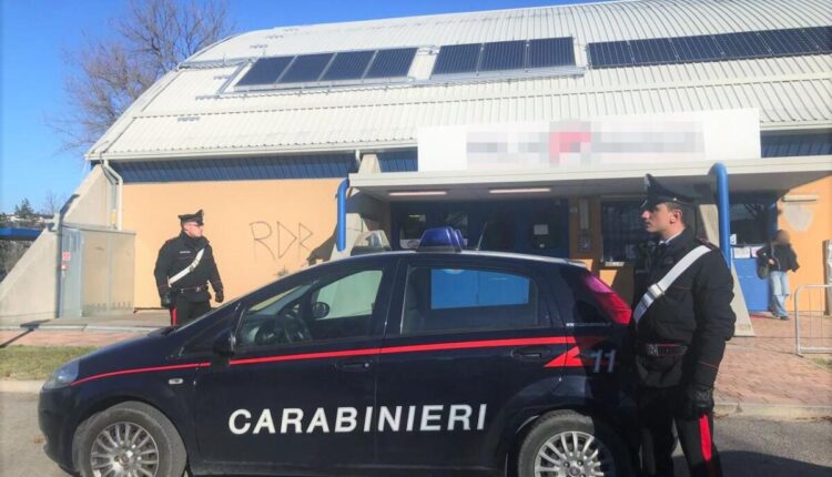 Bologna, i Carabinieri sventano una rissa tra una settantina di tifosi di due squadre di basket alla fine di una partita
