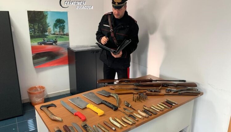 Siracusa, ucciso giovane nomade e durante perquisizione i Carabinieri trovano armi in quantità