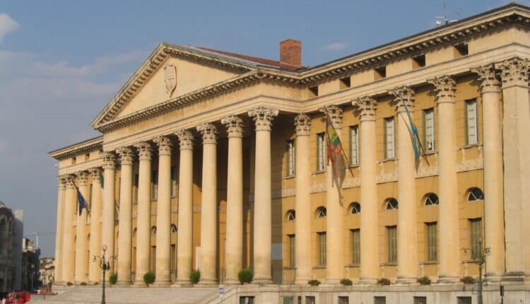 Verona, il fondo del Comune in sostegno a chi è rimasto senza lavoro per pagare l'affitto