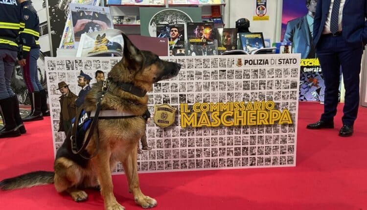 Roma, Daniele Bigliardo disegna il Commissario Mascherpa - Flavio Insinna partecipa al progetto "un pacco alla camorra"