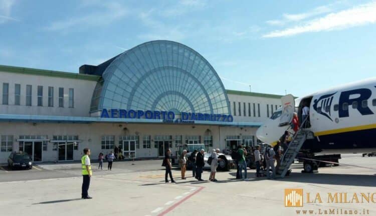 Pescara, positivo al tampone tenta di imbarcarsi sull'aereo per Bruxelles: fermato dalla Polizia di Stato