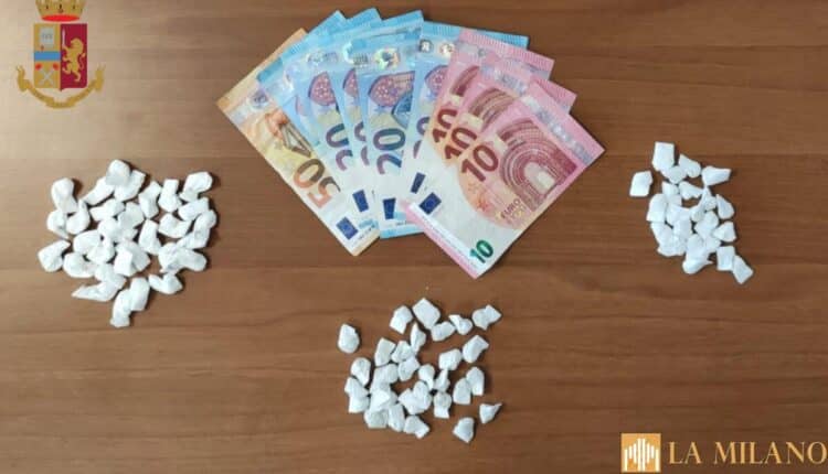 Roma, prevenzione e contrasto dello spaccio di sostanze stupefacenti da parte della Polizia di Stato nella capitale: 11 le persone arrestate, sequestrato stupefacente e denaro