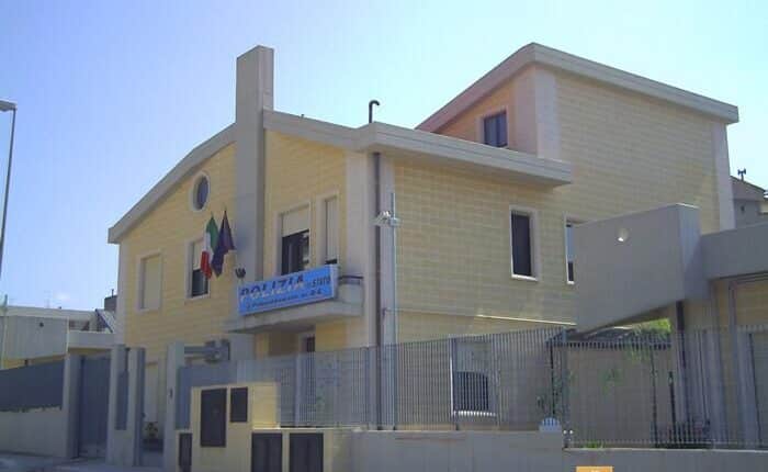 Foggia, trovano 5500 in un zaino smarrito e lo consegnano in Commissariato: la proprietaria li ricompensa