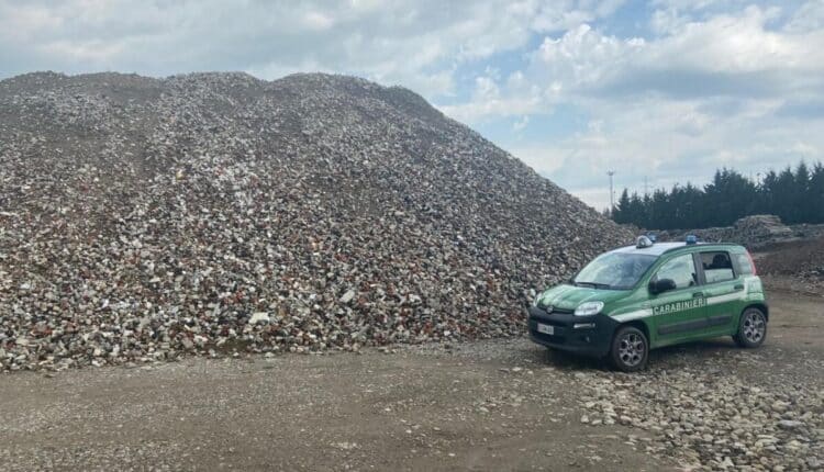 Milano, controlli in azienda: sequestrati 230.000 MC di rifiuti terrosi e da demolizione edilizia