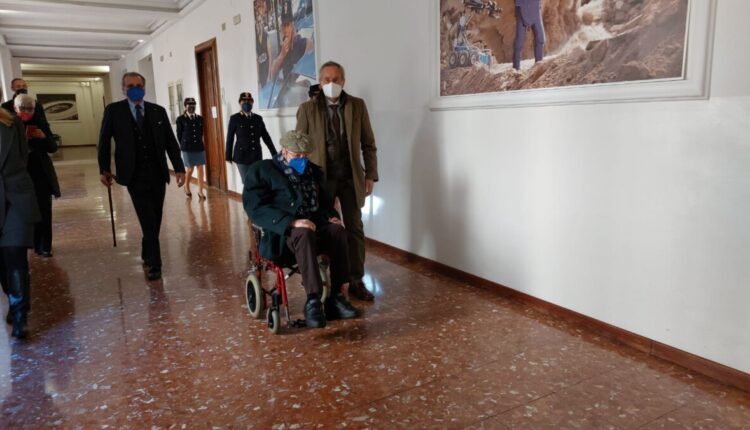 Roma, il poliziotto Vincenzo Caracciolo compie 100 anni