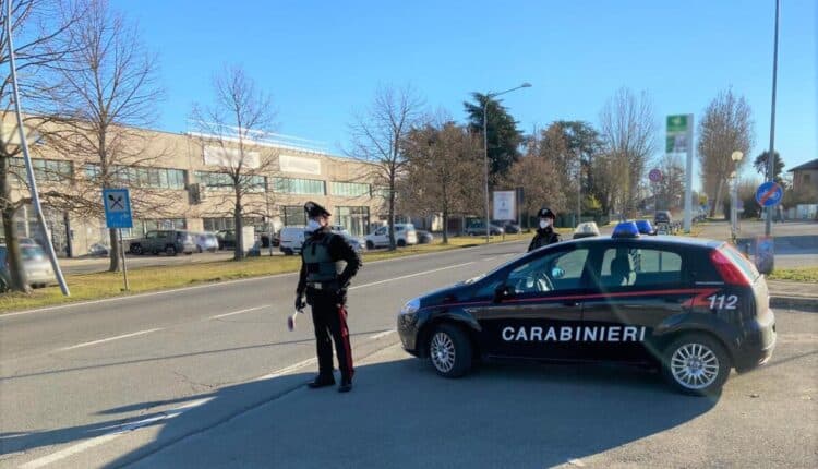 Bologna, 34enne denunciato per aver esibito il green pass di un'altra persona fotografato di nascosto