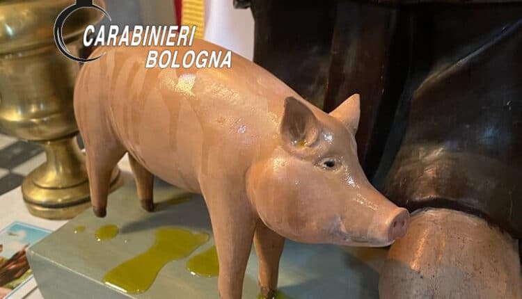 Bologna, ragazzini danneggiano una chiesa imbrattando una statua con olio d'oliva