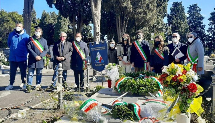 Catania, il centenario della morte di Verga: l'omaggio di istituzioni e studenti in Cattedrale e al cimitero monumentale.