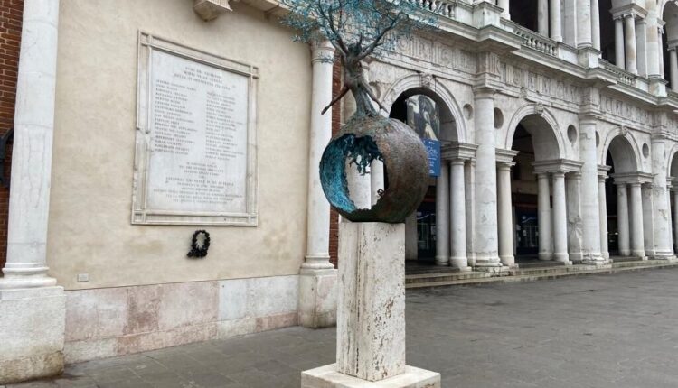 Vicenza, Andrea Roggi protagonista con “Terra Mater – Earth and Heaven” con sei opere