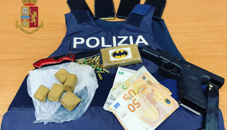 Torino, due ragazzi giovanissimi trovati in possesso di hashish, un coltello e una pistola