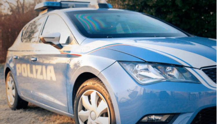 Torino, cittadino aggredito da un gruppo di persone mentre consumava un caffè