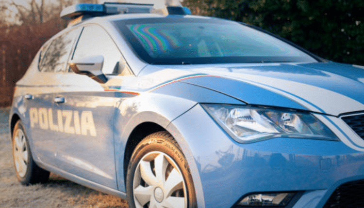 Frosinone, si nascondo nella vettura per scappare ai controlli: trovati 600g di hashish e vari telefoni
