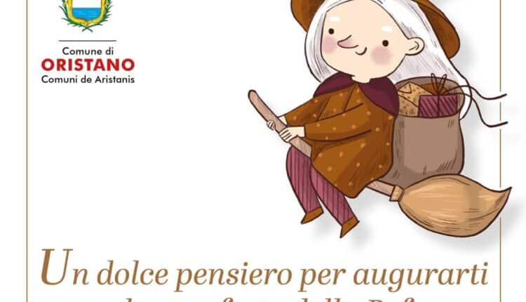 Oristano, la Befana distribuisce caramelle in piazza Eleonora