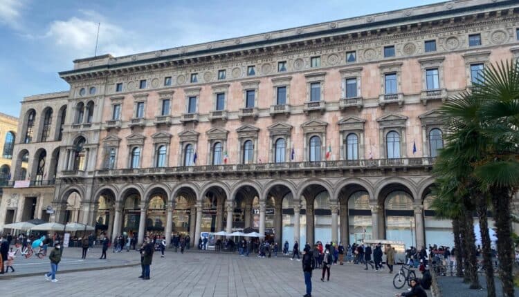 Milano, il Comune cerca investitori per il palazzo con vista sul Duomo