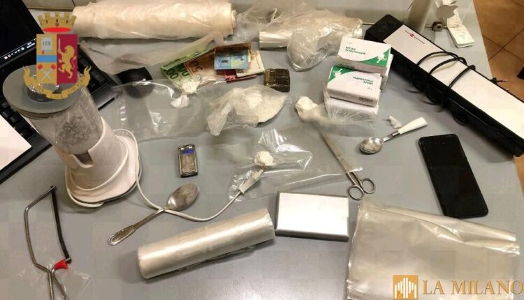 Napoli, arrestati due uomini che nascondevano droga in casa