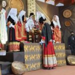 Oristano, vestizione e incrocio delle spade riportano la Sartiglia