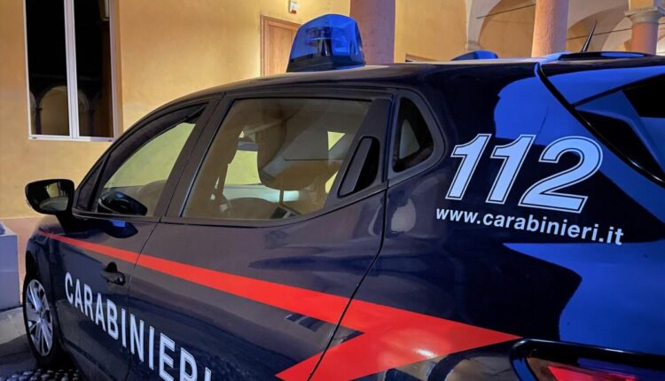 Bologna, 3 ragazzini danno fuoco ad un ciclomotore danneggiando anche il controsoffitto dell’immobile