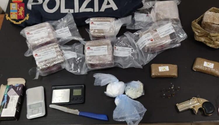 Milano, arrestato per spaccio in via Varè un 46enne italiano