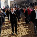 Oristano, vestizione e incrocio delle spade riportano la Sartiglia