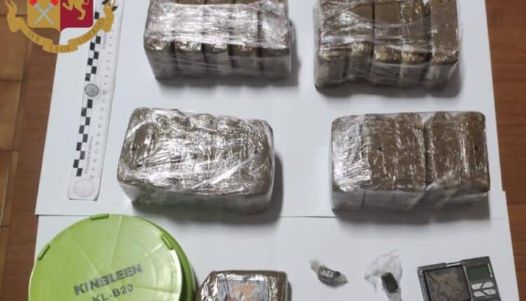 Civitavecchia, sequestrati oltre 2 kg di hashish da 4 perquisizioni personali e domiciliari