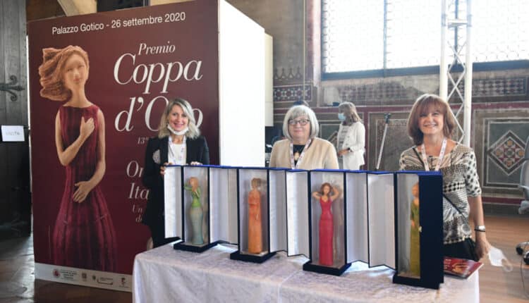 Piacenza, inaugurata a Palazzo Farnese la mostra di Marisa Montesissa, “Aspettando la Coppa d’Oro”