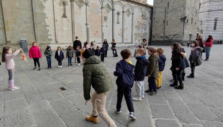 Pistoia, “Mettiamoci a giocare!”: ieri in piazza del Duomo il primo appuntamento dedicato ai giochi della tradizione